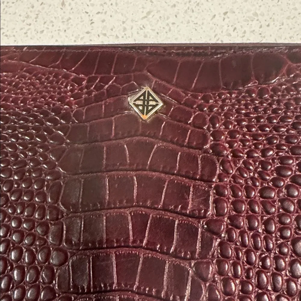 ANTONIO MELANI Gorgeous Burgundy Leather Croc Embossed Gold Lined Wallet Chic